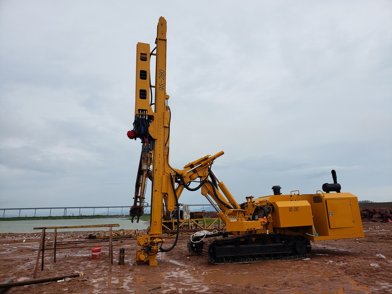 广东惠州大亚湾石化基地填海造地排水板引孔施工